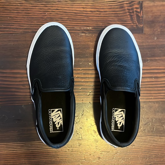 Vans Shoes - VANS WOMENS LEATHER SLIP ON SNEAKERS 9. BLACK.